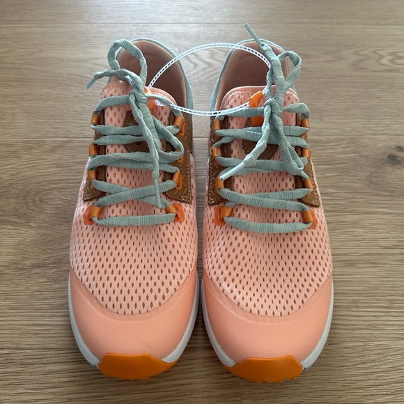 NWOB OluKai Wailuku Sneakers in Peach Women’s 9 - Picture 4 of 9